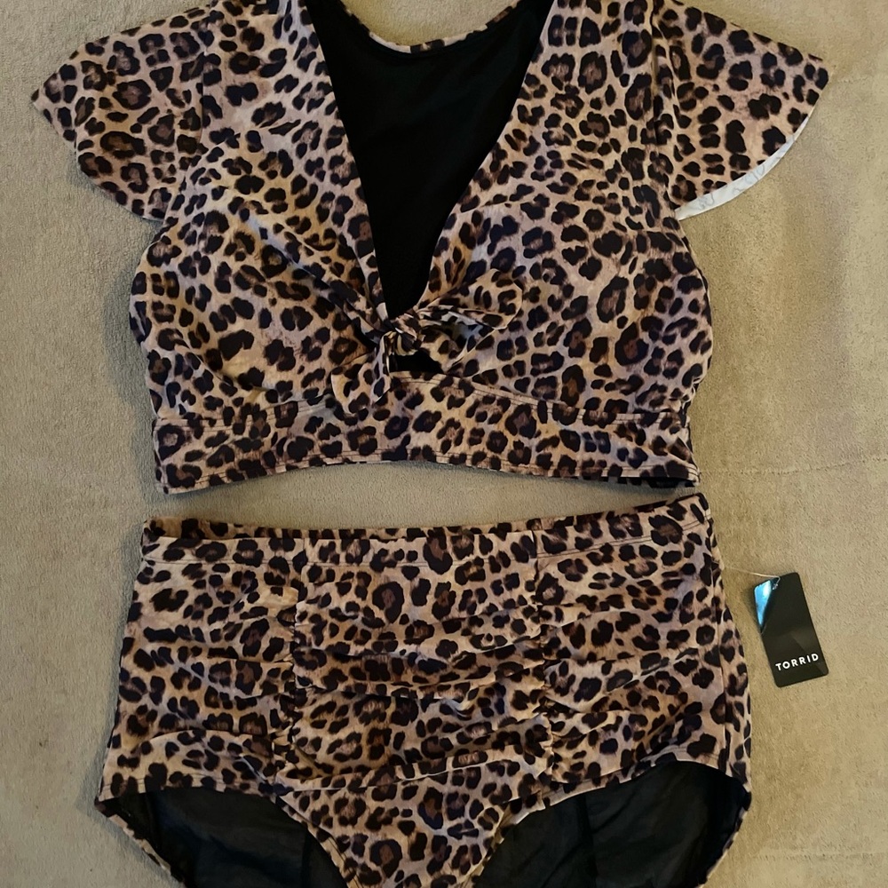 Torrid HTF Leopard 2 Piece Swimsuit bikini set size 1x/2x♥️